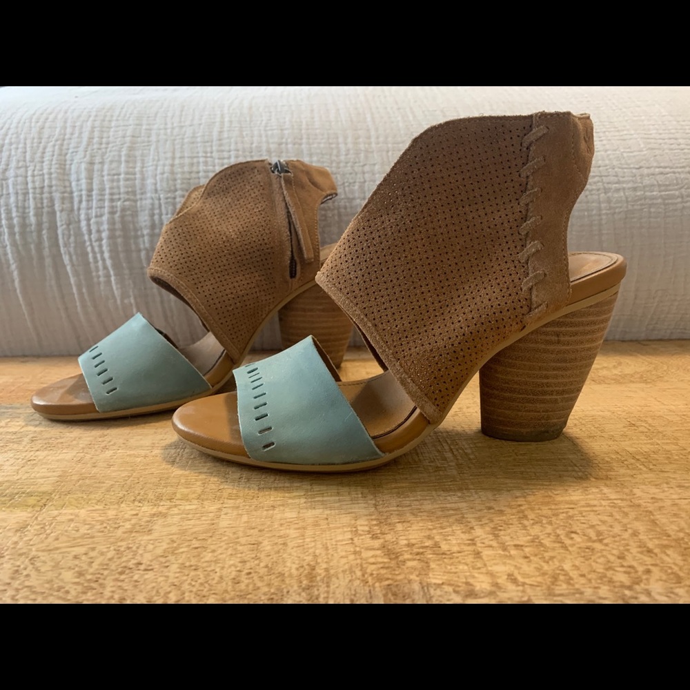 Tan/Turquoise Heeled Sandal